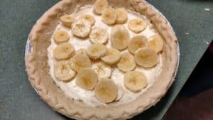 Banana slices on top of cream cheese filling